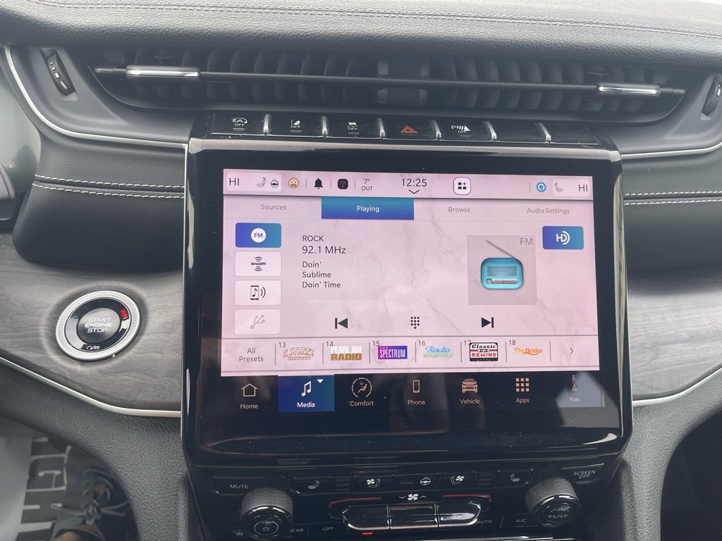 Used 2024 Jeep Grand Cherokee Limited w/ Luxury Tech Group II image 29