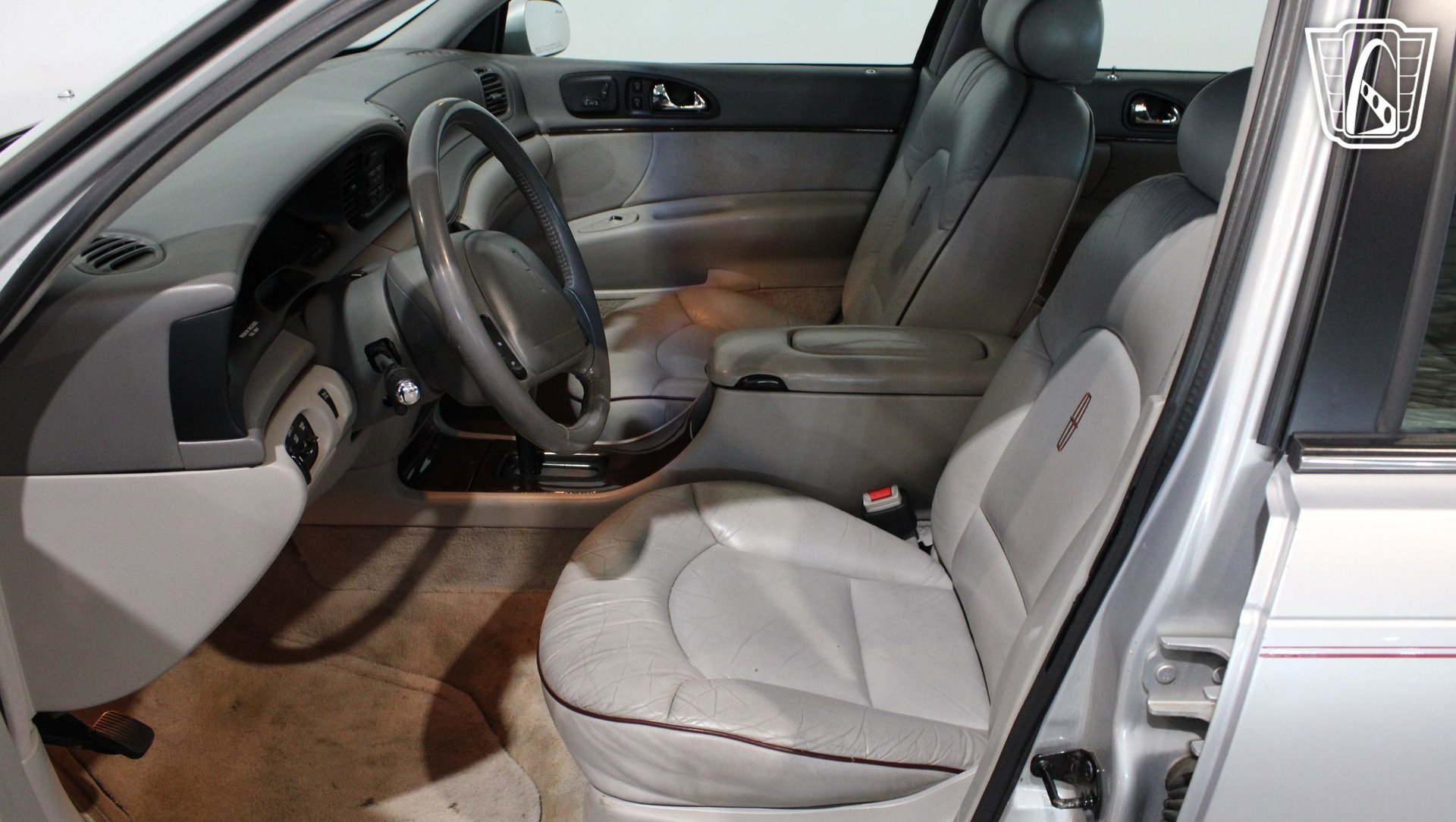 Used 1996 Lincoln Continental image 31