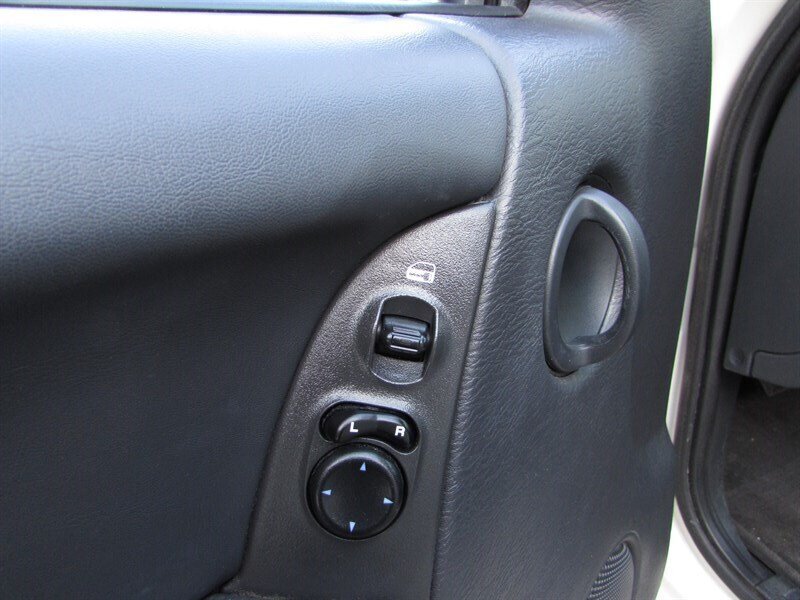 Used 2004 Jeep Liberty Sport w/ PWR Convenience Group AWD/4WD image 9