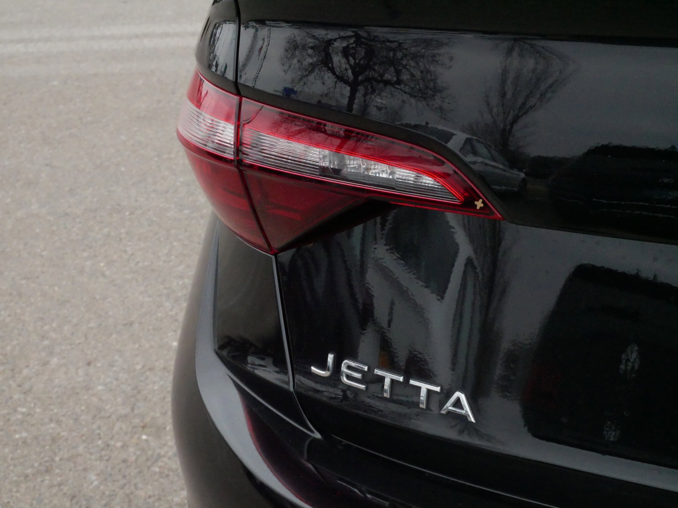 Certified 2022 Volkswagen Jetta SE w/ Panoramic Sunroof Package image 17