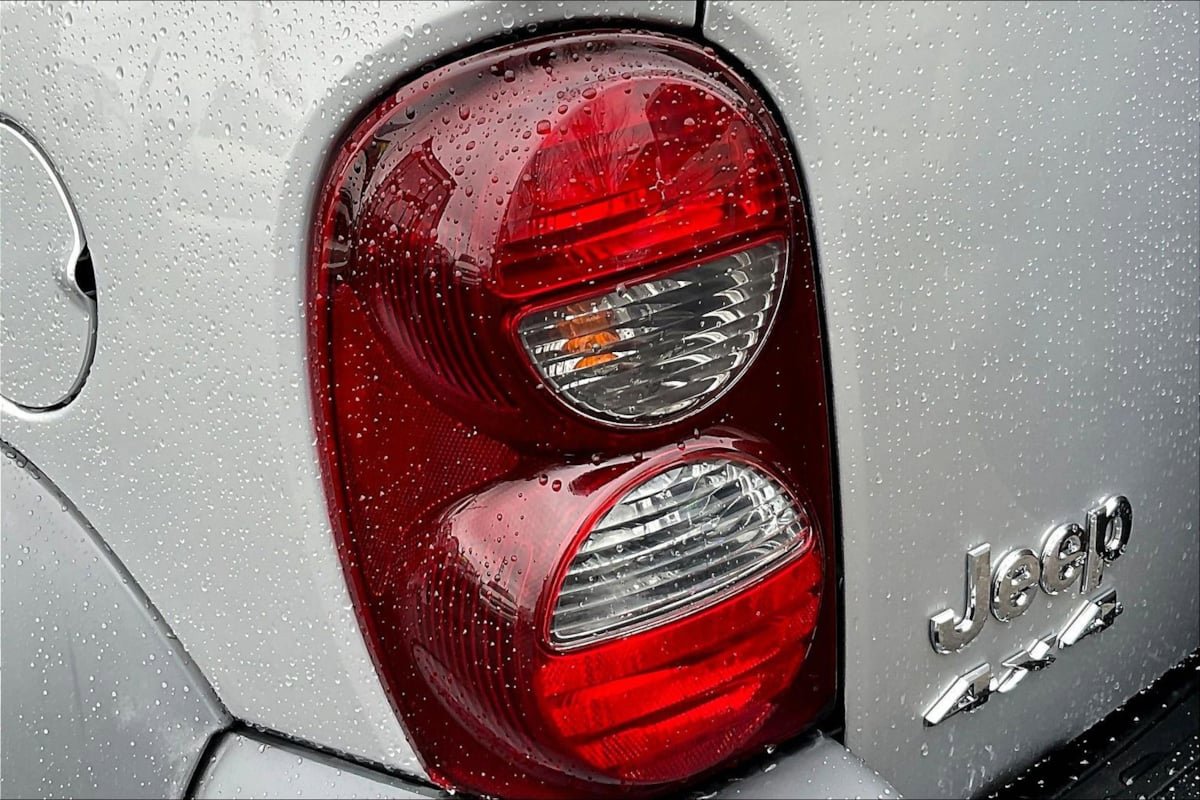 Used 2005 Jeep Liberty Sport AWD/4WD image 22