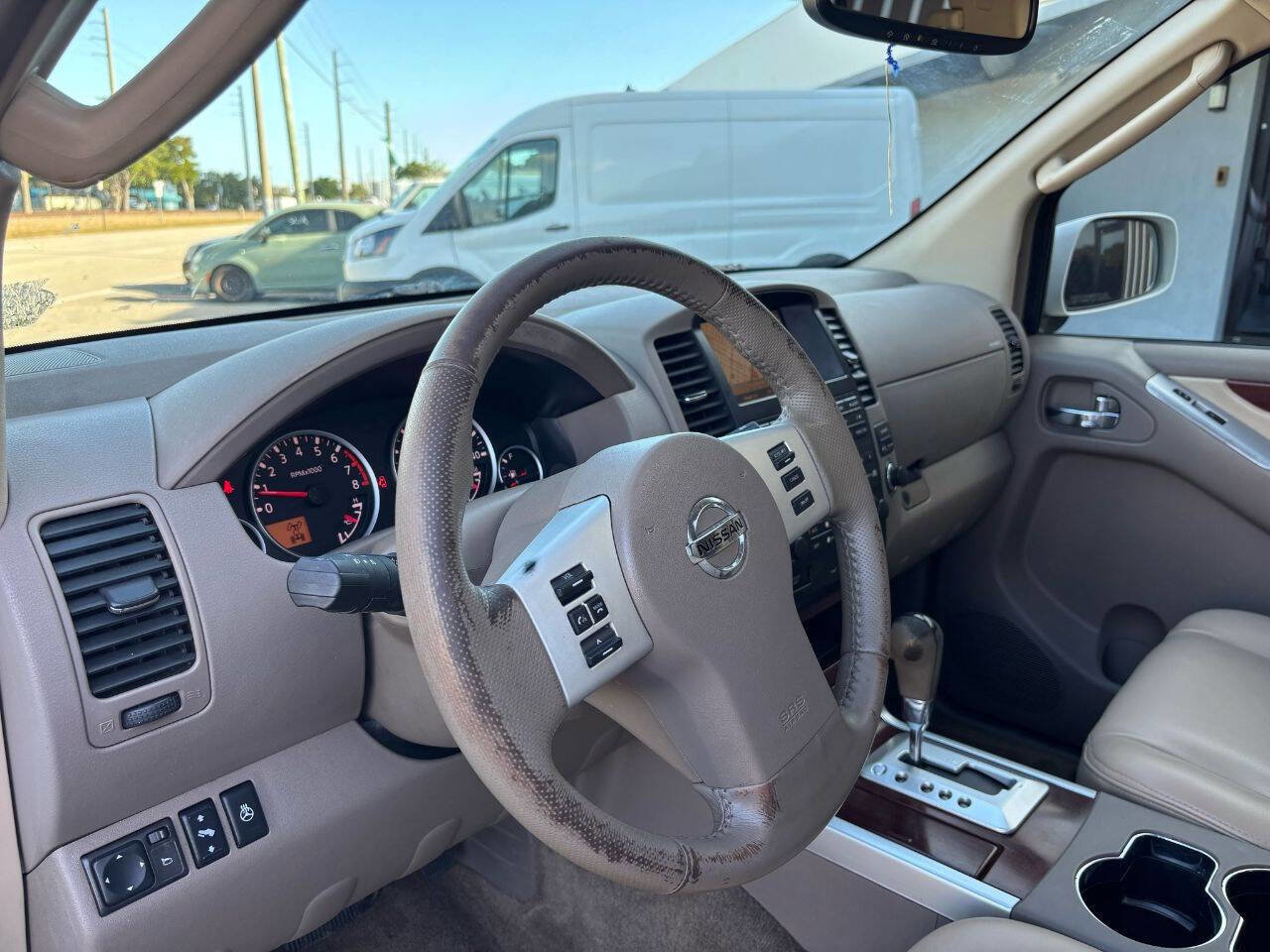 Used 2011 Nissan Pathfinder LE w/ Navigation Pkg AWD/4WD image 9