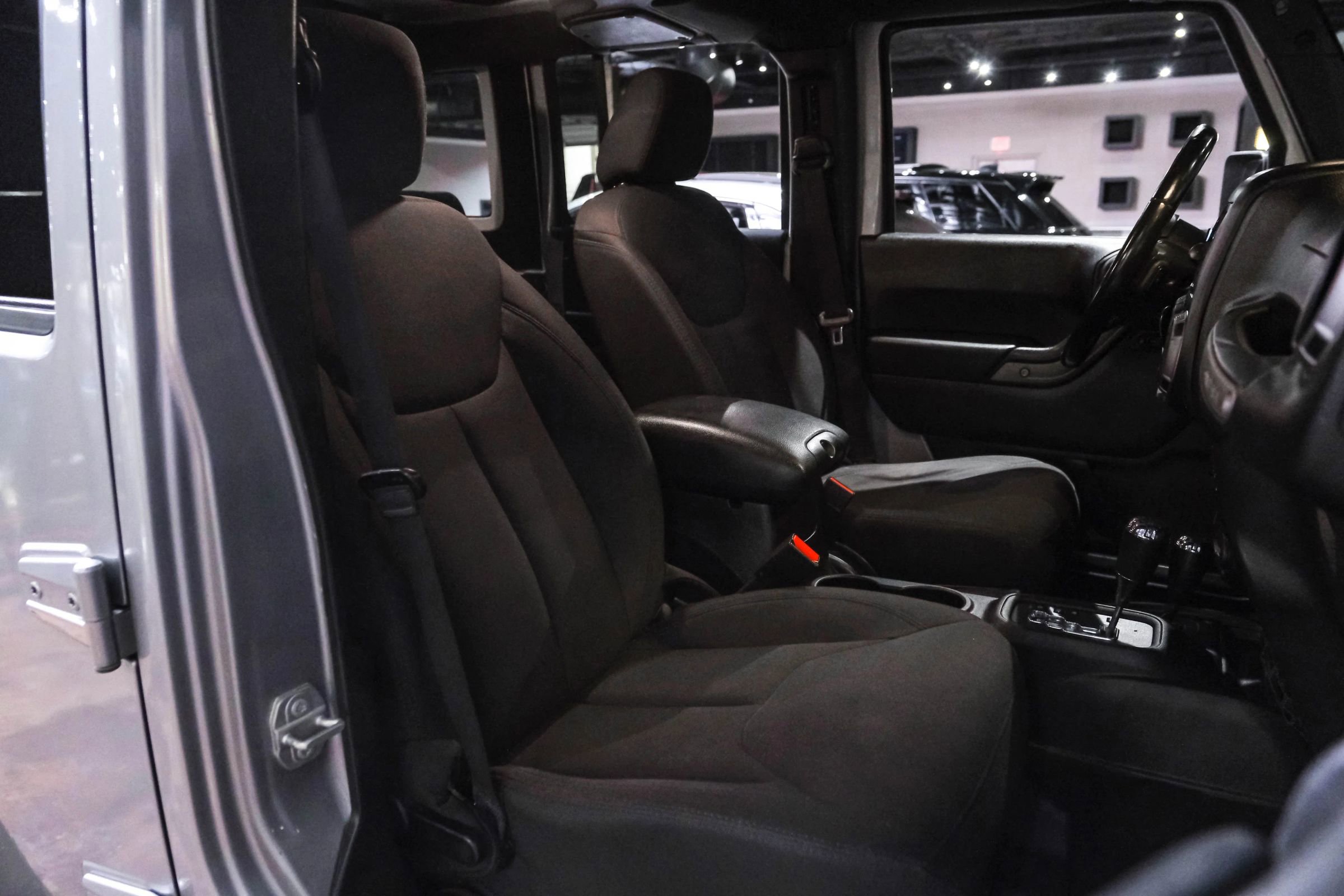 Used 2018 Jeep Wrangler Unlimited Sport S image 29