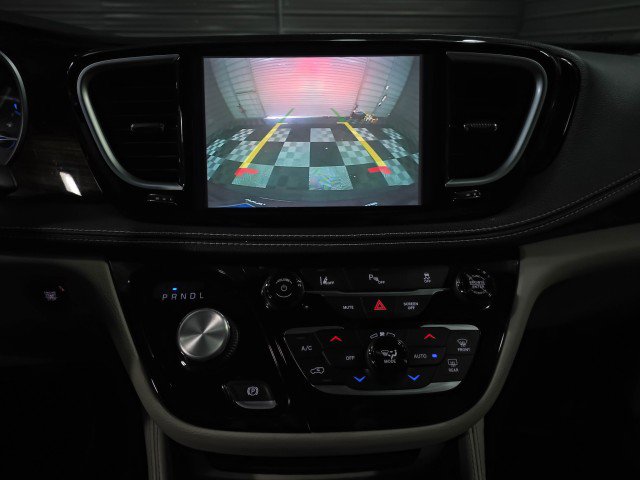 Used 2021 Chrysler Pacifica Limited image 33