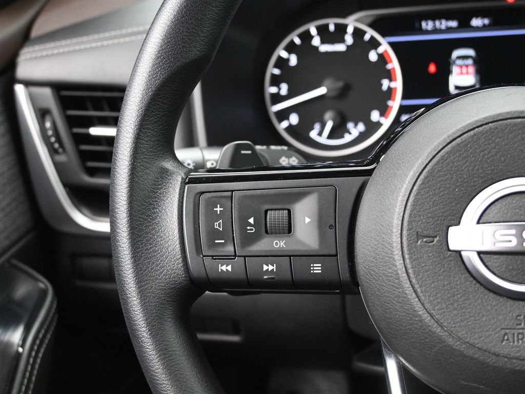 Used 2023 Nissan Rogue SV image 15