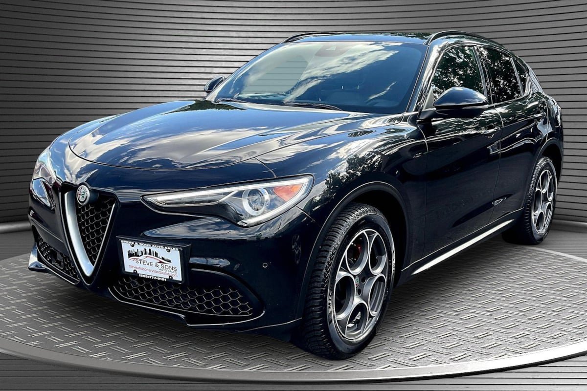 Used 2018 Alfa Romeo Stelvio Ti Sport AWD/4WD image 3