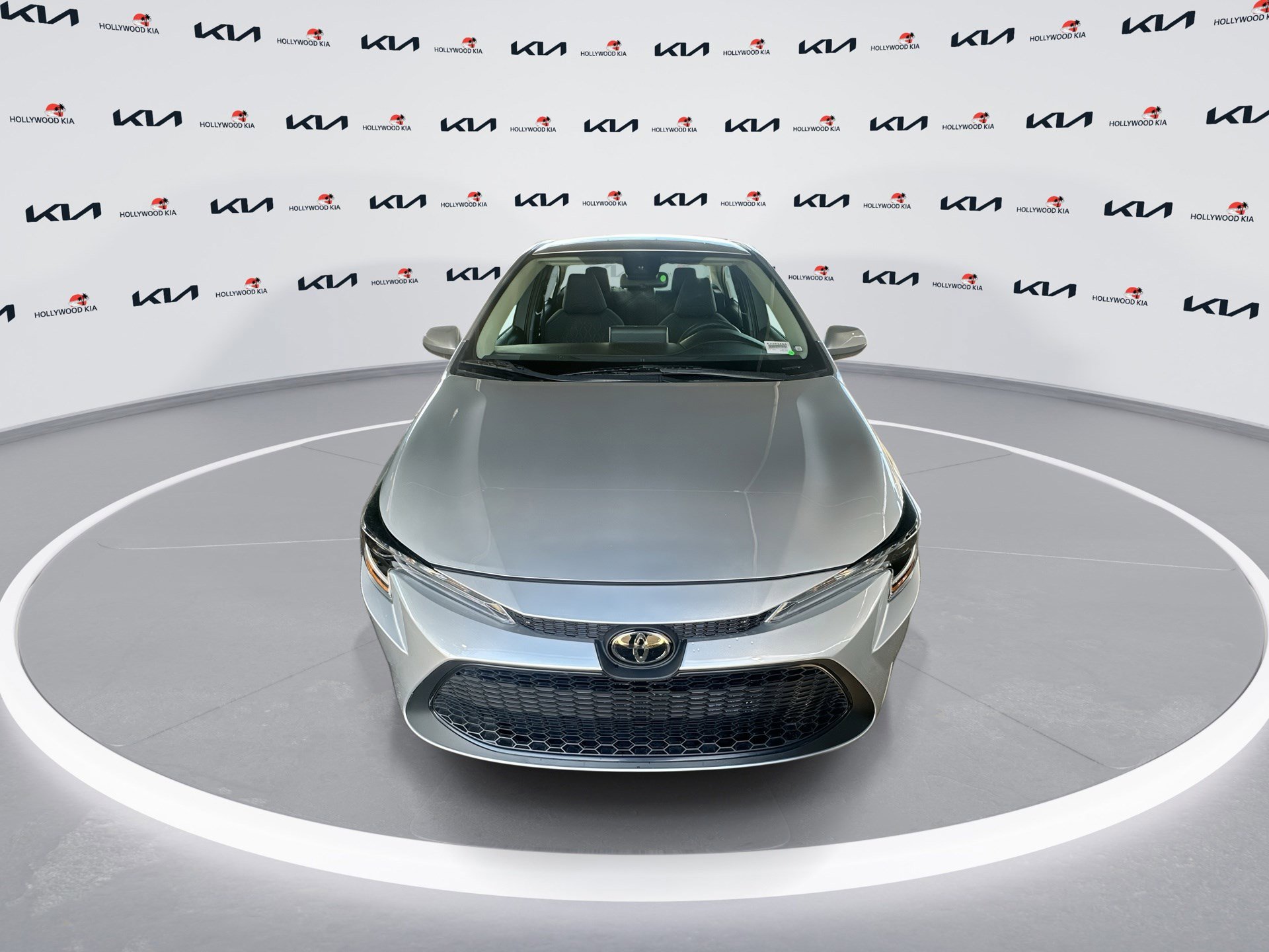 Used 2020 Toyota Corolla LE image 3