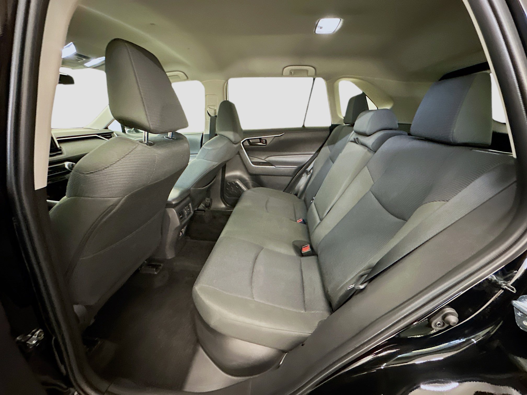 Used 2025 Toyota RAV4 LE image 29