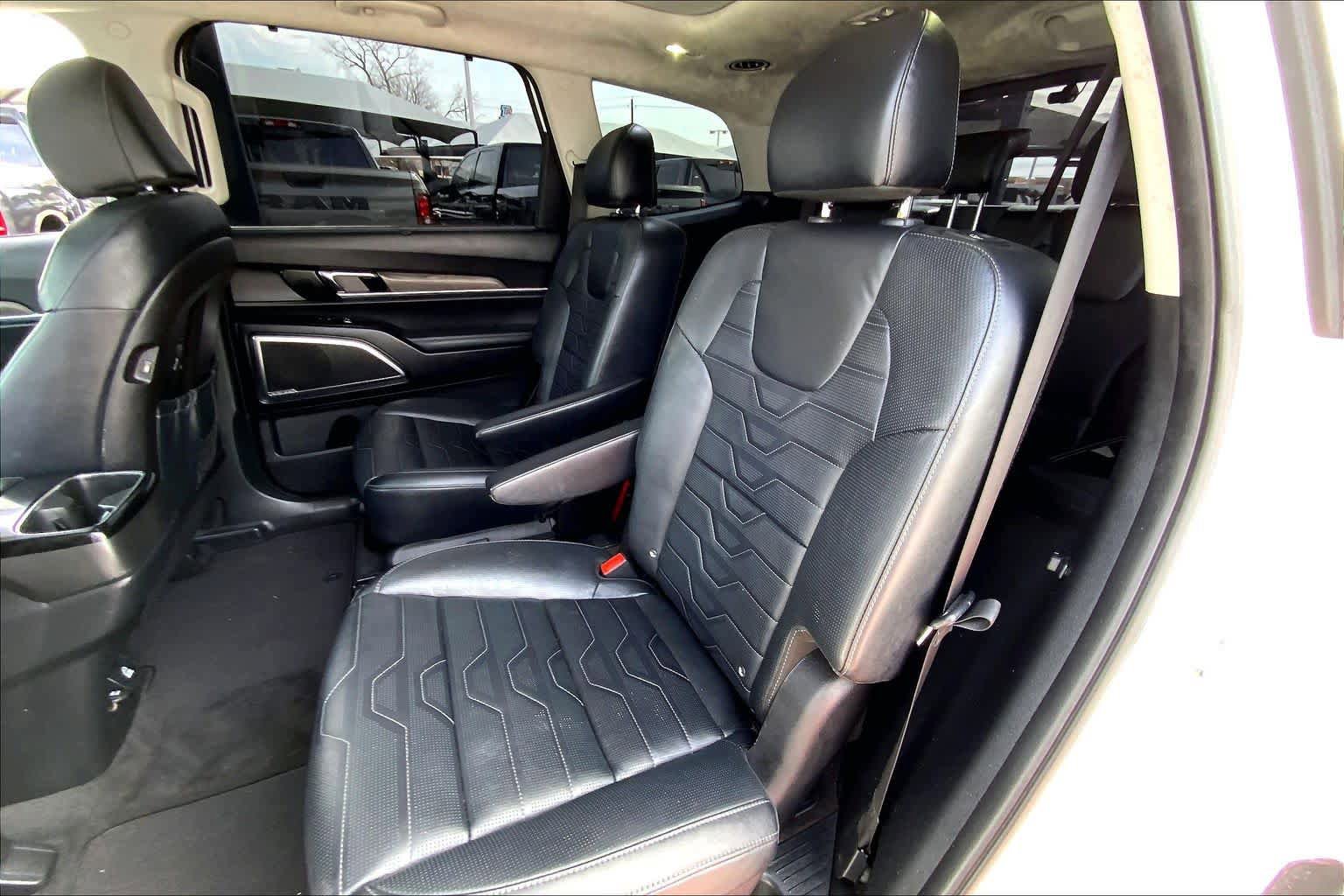 Used 2022 Kia Telluride SX w/ SX Prestige Package image 19