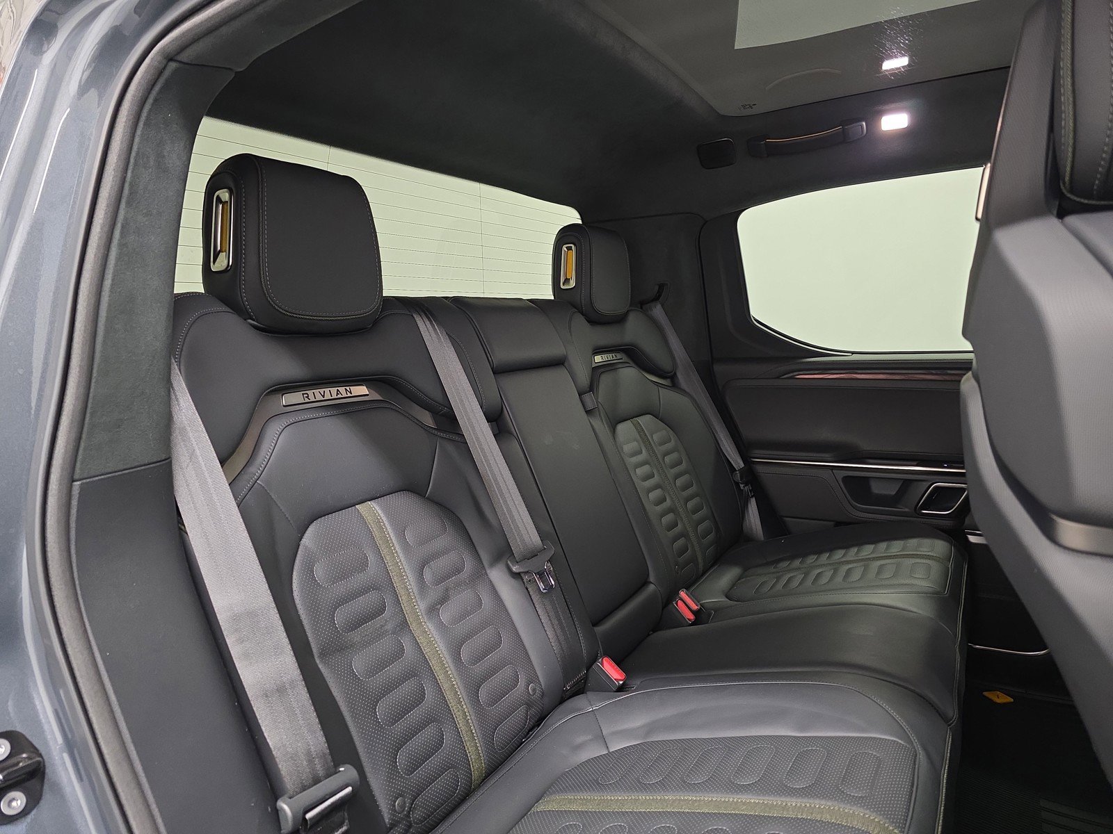 Used 2022 Rivian R1T Adventure image 22