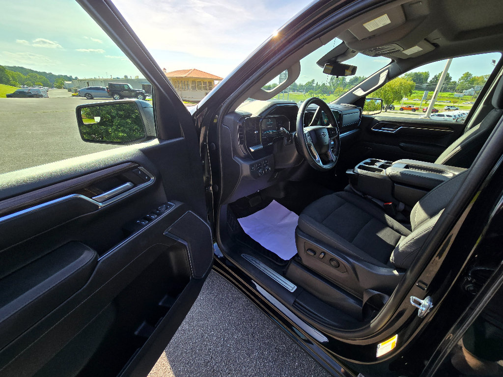 Used 2023 Chevrolet Silverado 1500 RST AWD/4WD image 10