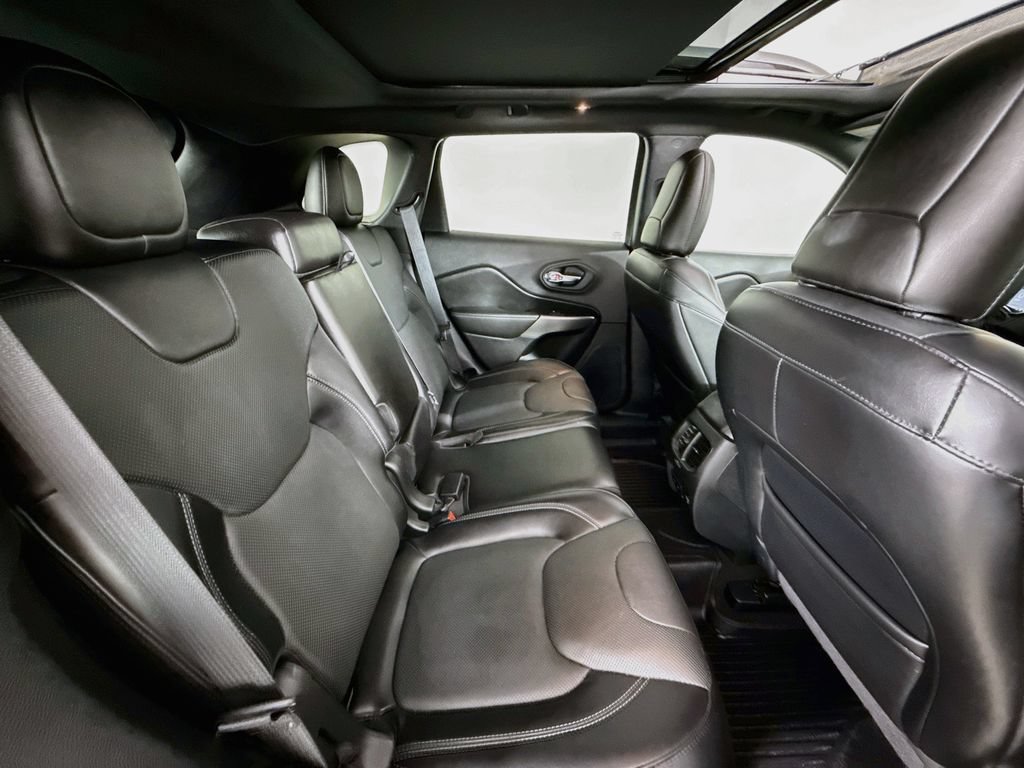 Used 2019 Jeep Cherokee High Altitude AWD/4WD image 30