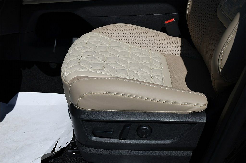 New 2026 Nissan Armada Platinum image 18