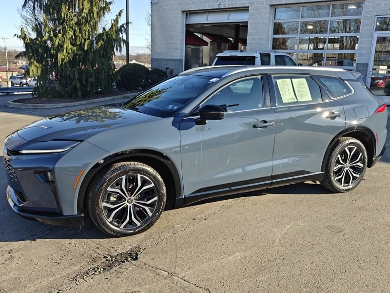 Used 2025 Toyota Crown Signia image 8