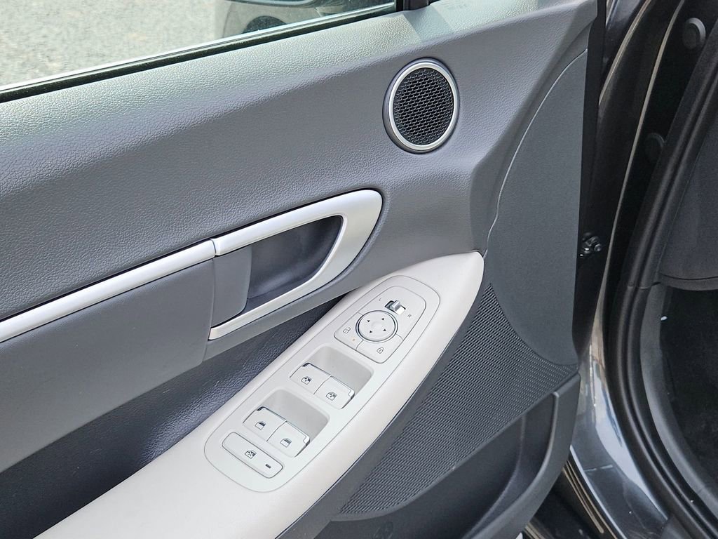 Used 2025 Hyundai Sonata SEL FWD image 15