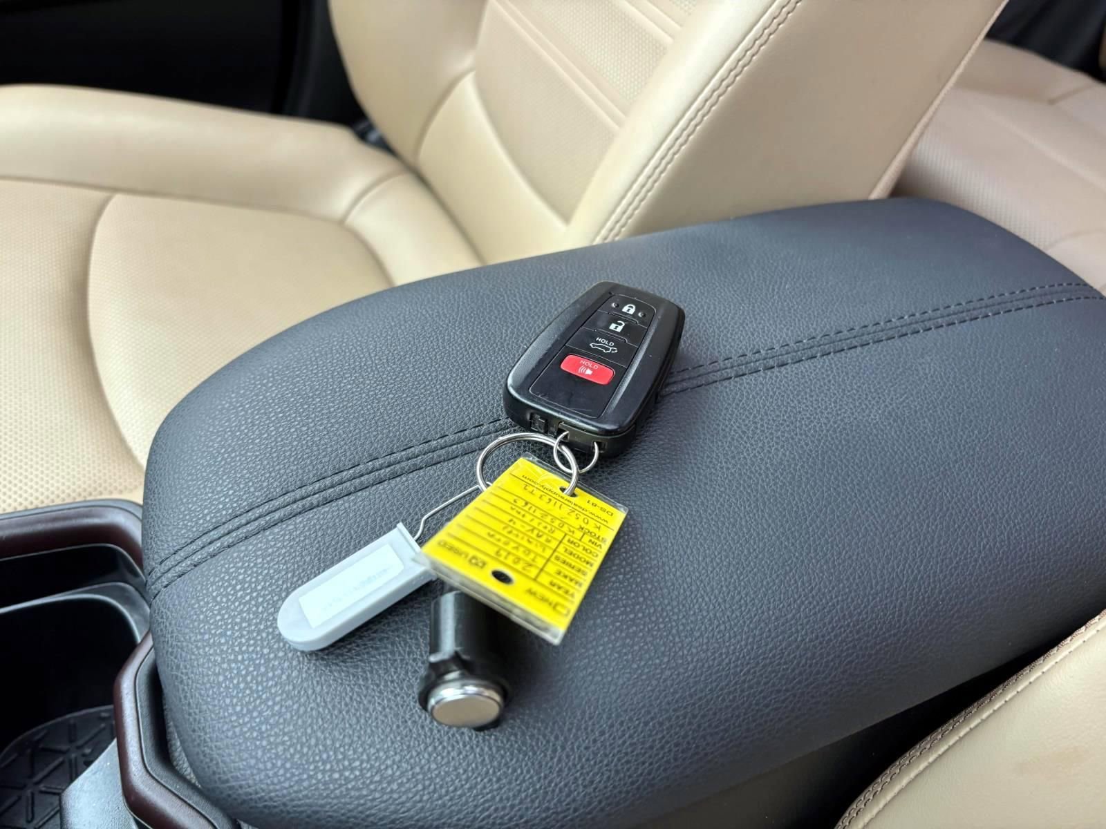 Used 2019 Toyota RAV4 Limited w/ Advanced Technology Package image 34