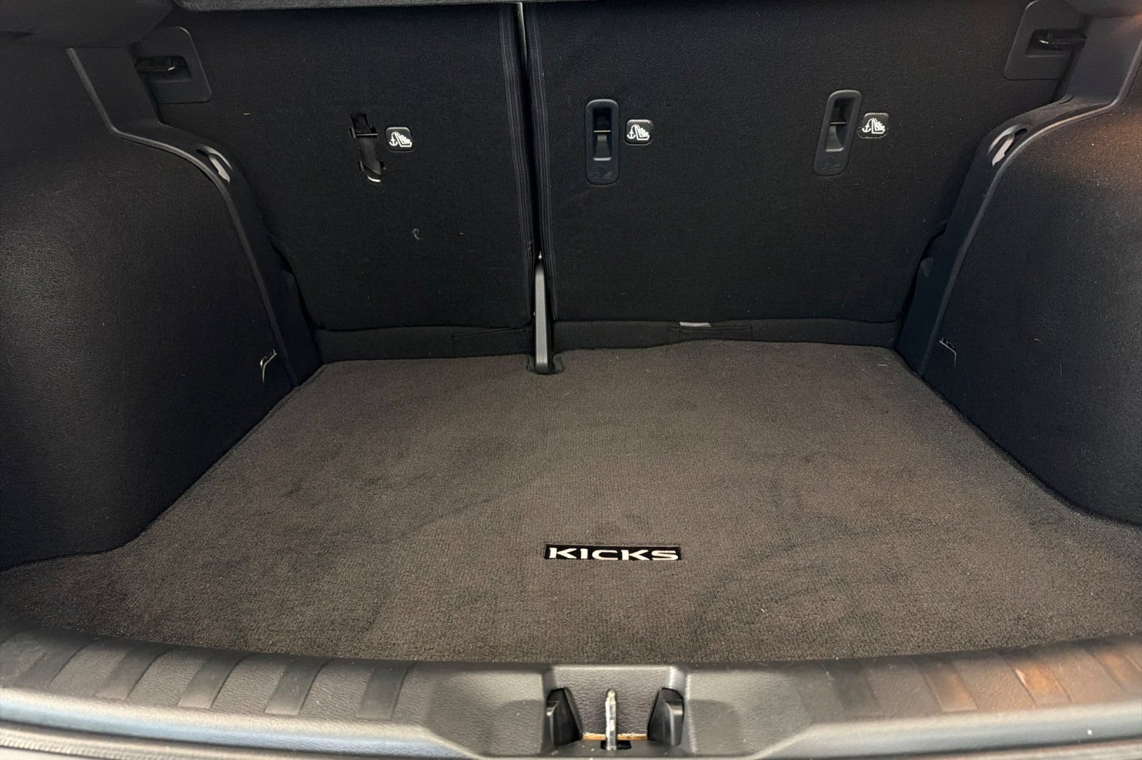 Used 2019 Nissan Kicks SR FWD image 16