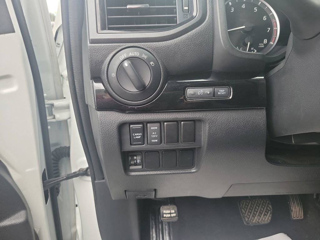 Used 2023 Nissan Titan SV w/ SV Convenience Package image 30