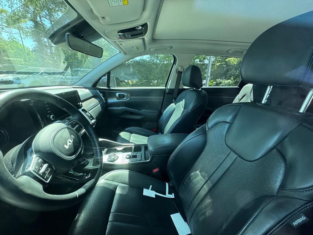 Certified 2022 Kia Sorento EX w/ Panoramic Sunroof Package AWD/4WD image 8