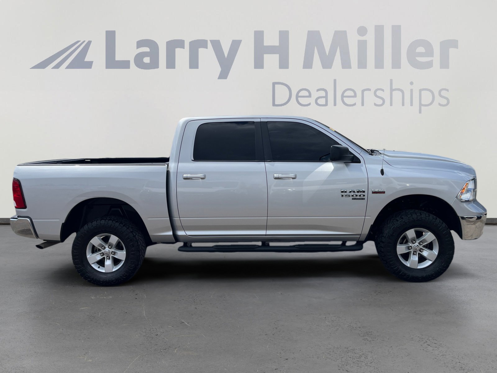 Used 2019 RAM 1500 Classic SLT image 6