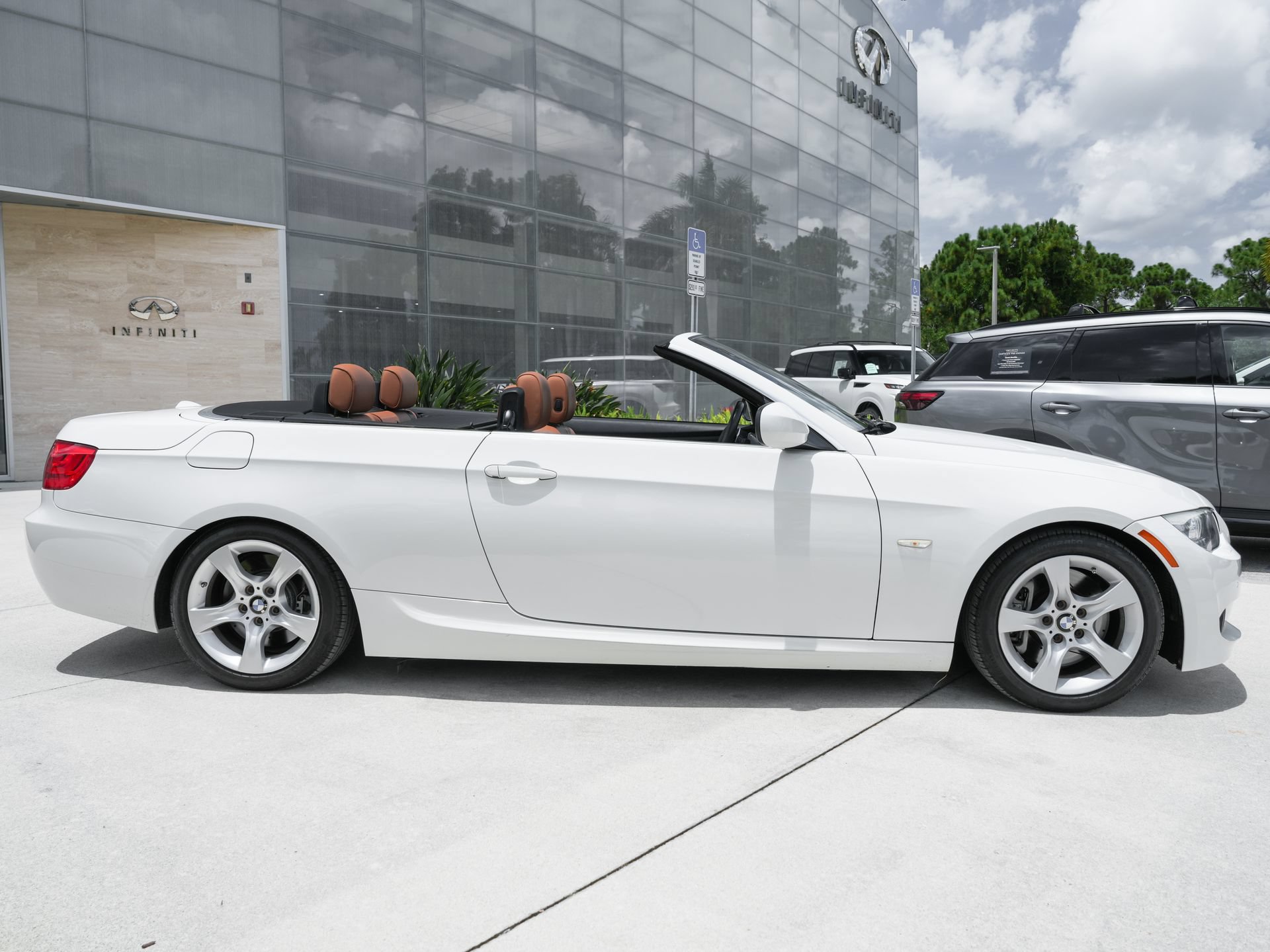 Used 2013 BMW 335i Convertible RWD image 11