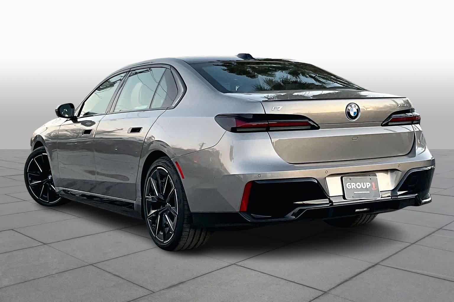 Used 2025 BMW i7 xDrive60 image 11