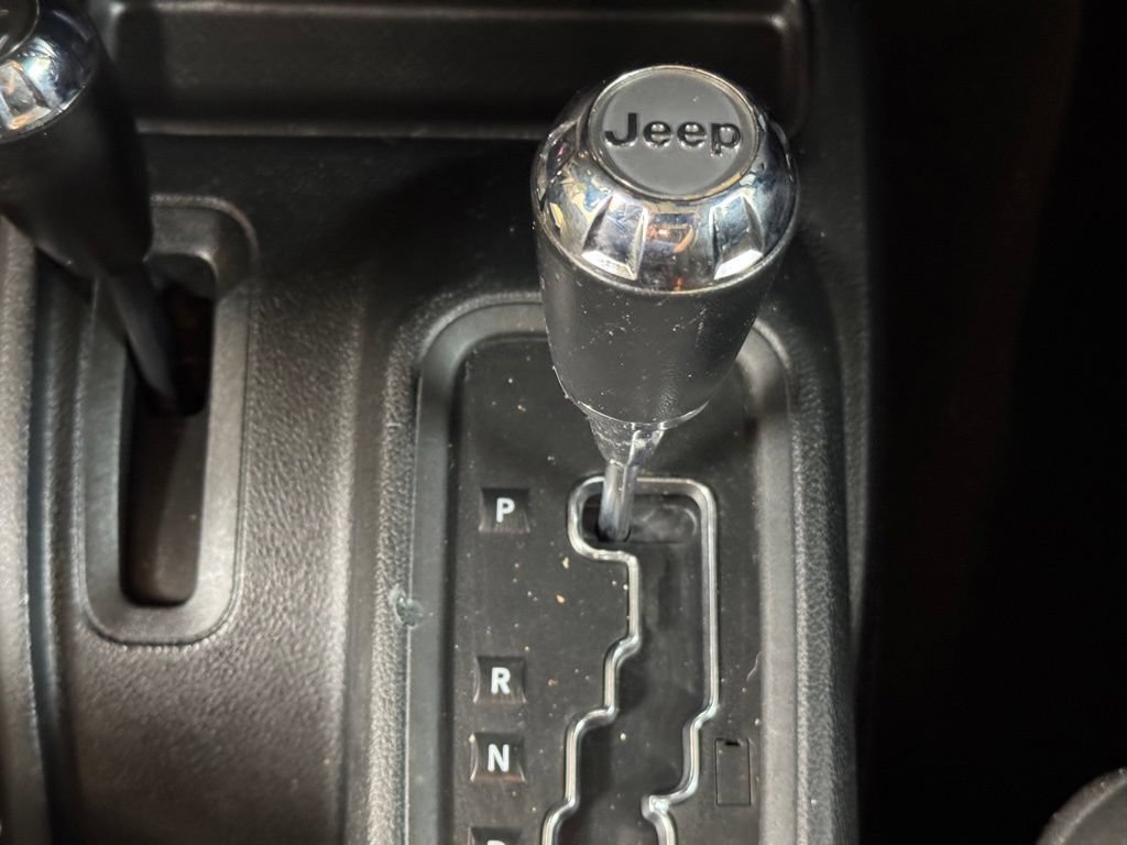 Used 2018 Jeep Wrangler Sahara AWD/4WD image 26