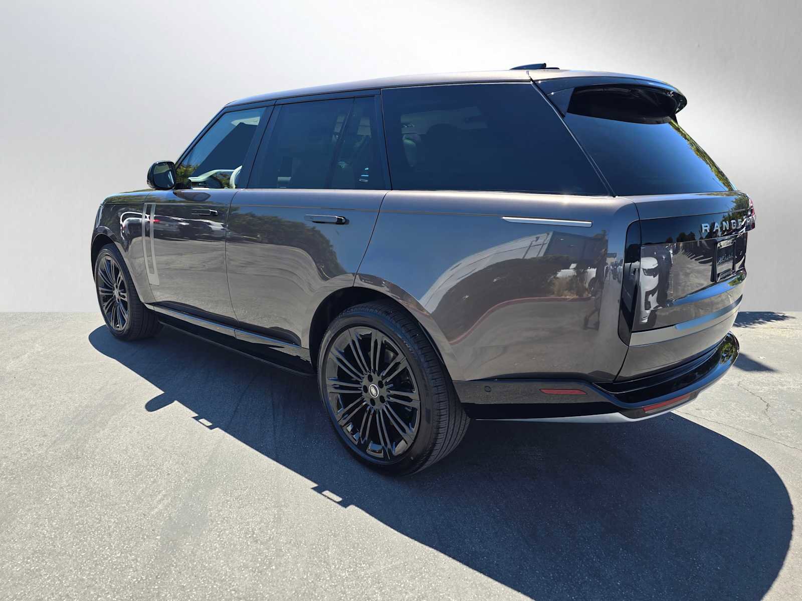 New 2025 Land Rover Range Rover SE image 3