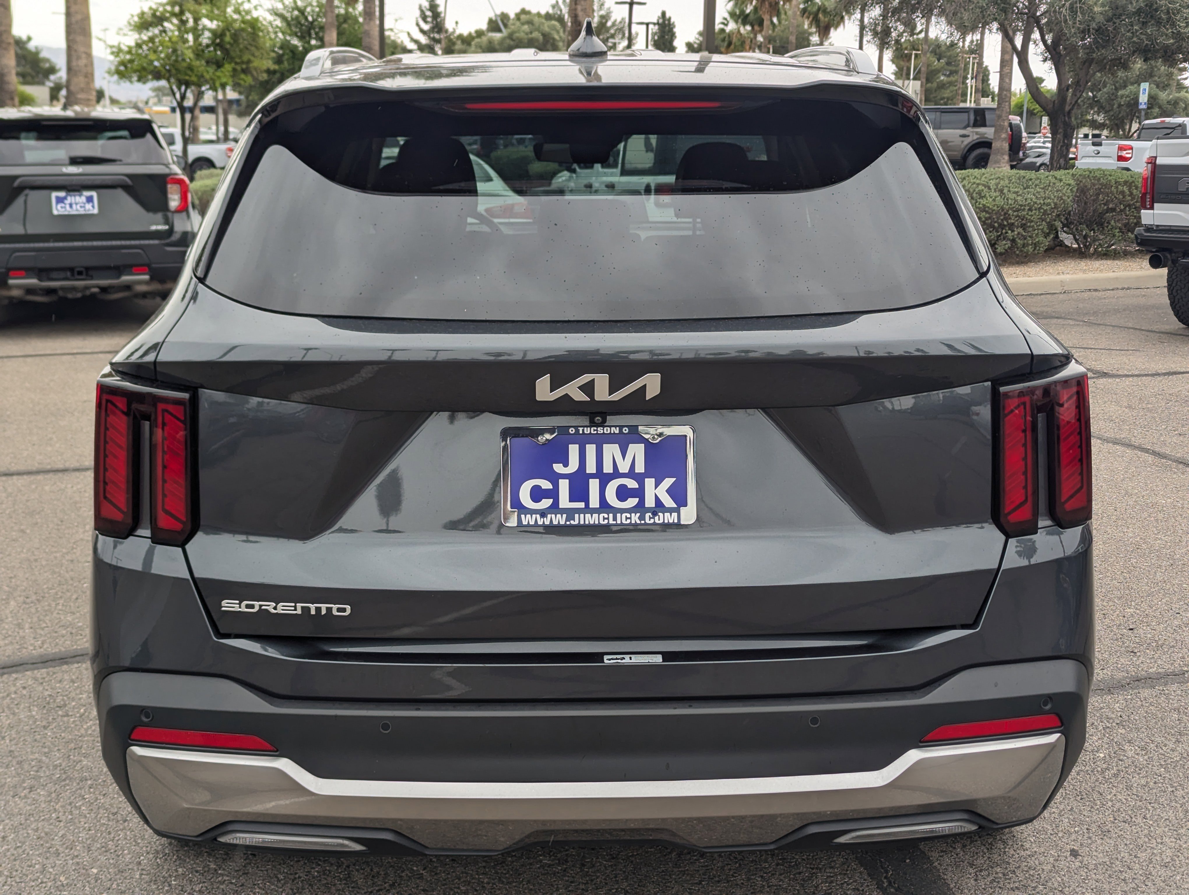 Used 2024 Kia Sorento S image 3