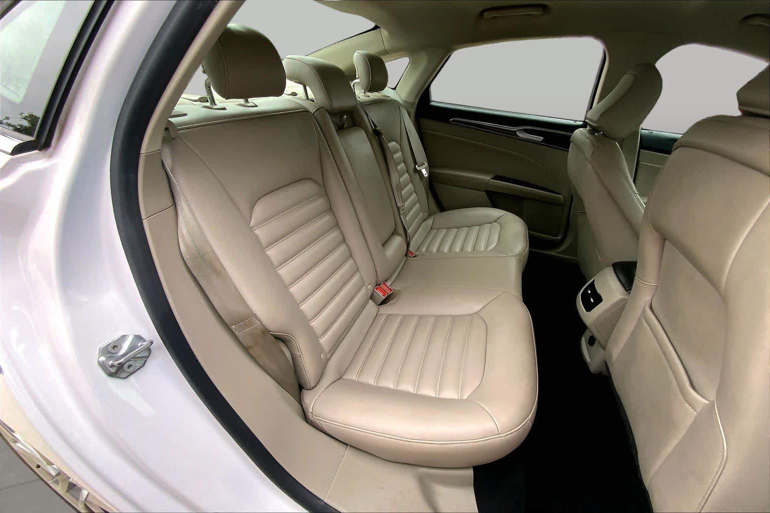 Used 2020 Ford Fusion SEL FWD image 20