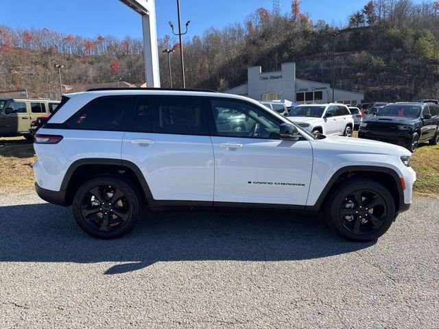 New 2025 Jeep Grand Cherokee Limited w/ Luxury Tech Group II AWD/4WD image 2
