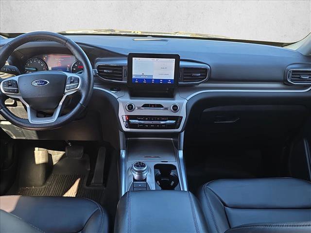 Used 2022 Ford Explorer XLT w/ Equipment Group 202A image 18