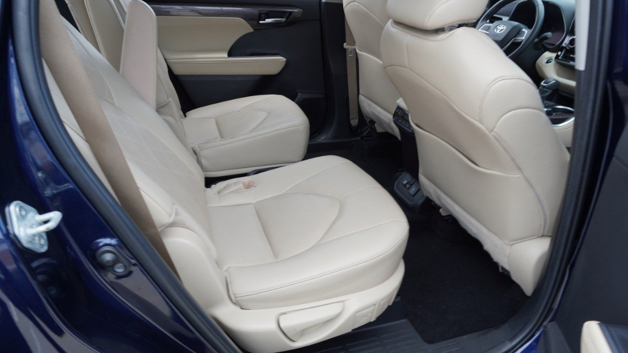 Used 2024 Toyota Highlander Platinum FWD image 31