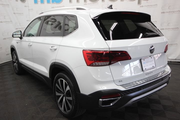 Used 2022 Volkswagen Taos SE w/ Panoramic Sunroof Package AWD/4WD image 4