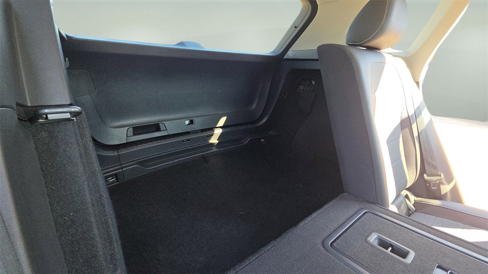 Used 2024 Volkswagen Taos SE image 16