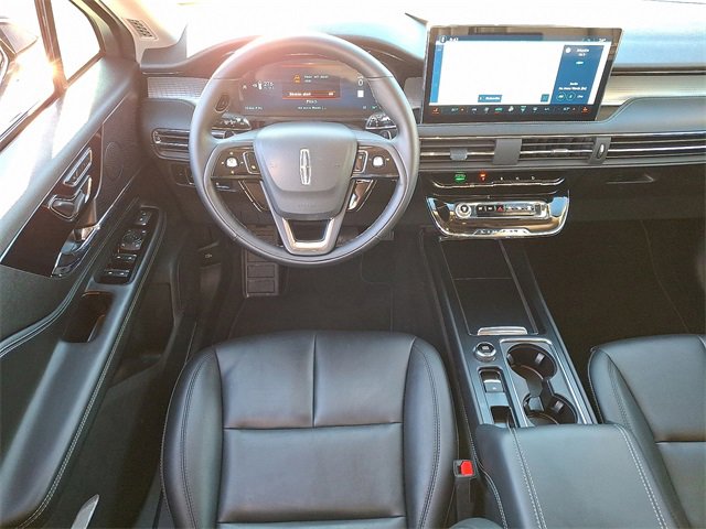 Used 2025 Lincoln Corsair FWD image 11