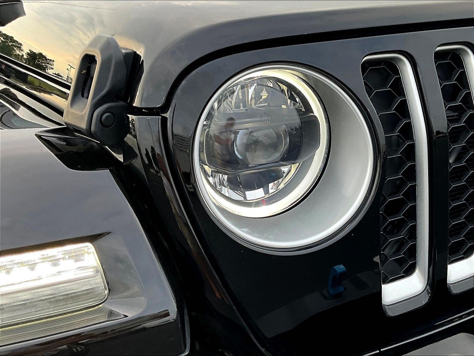 Used 2023 Jeep Wrangler Unlimited Sahara w/ Cold Weather Group AWD/4WD image 32