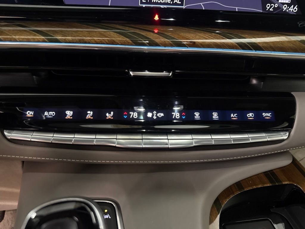Used 2021 Cadillac Escalade Premium Luxury Platinum AWD/4WD image 38