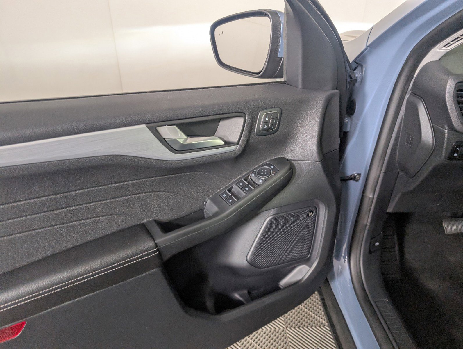 New 2025 Ford Escape SE w/ PHEV Premium Package image 12