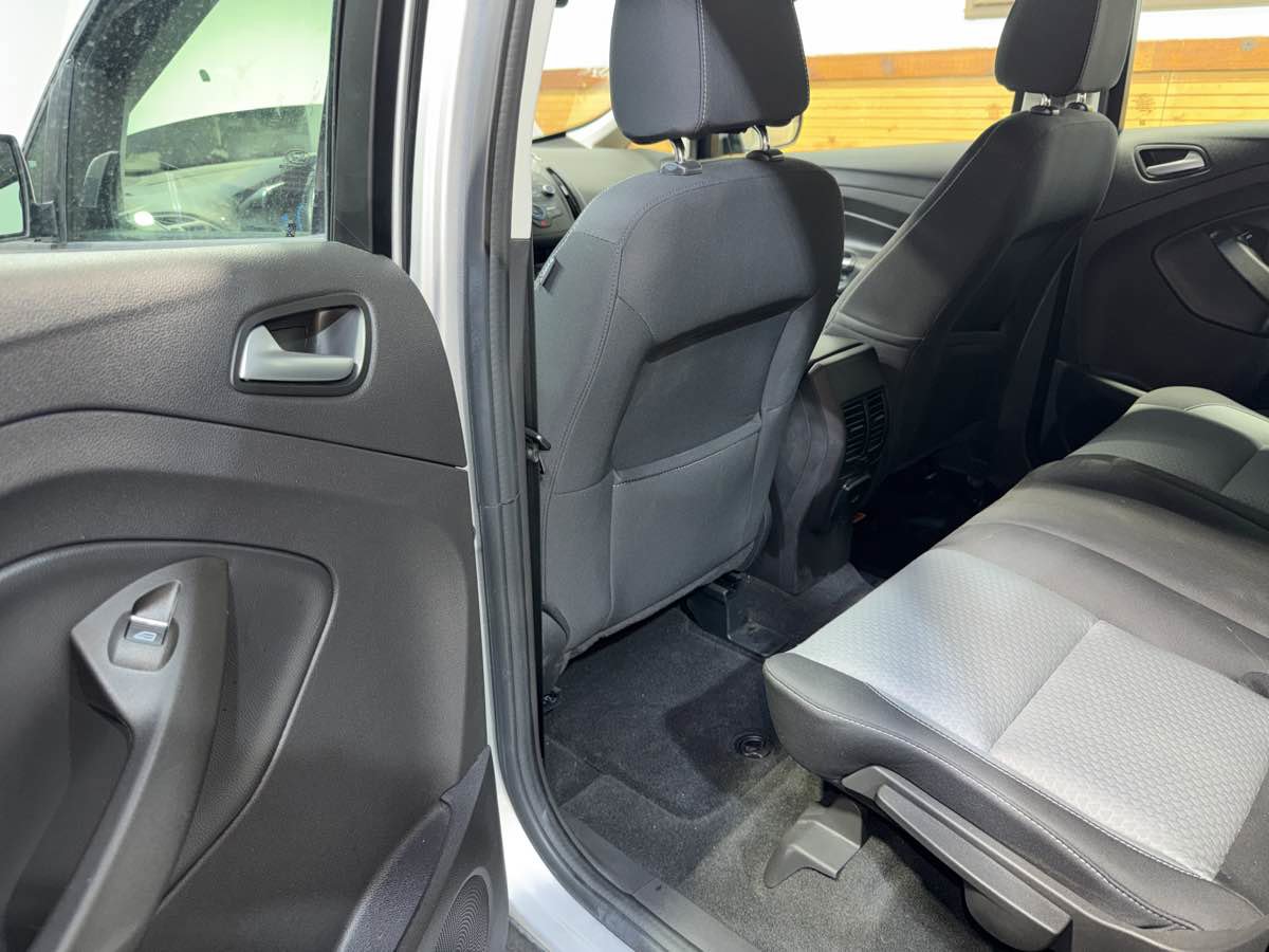 Used 2017 Ford C-MAX Energi SE FWD image 21
