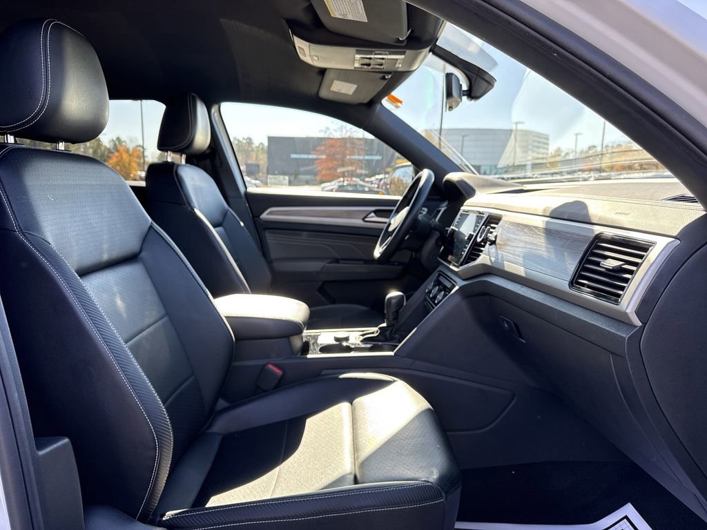 Used 2022 Volkswagen Atlas Cross Sport SE image 19