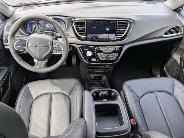 Used 2026 Chrysler Pacifica Select FWD image 16