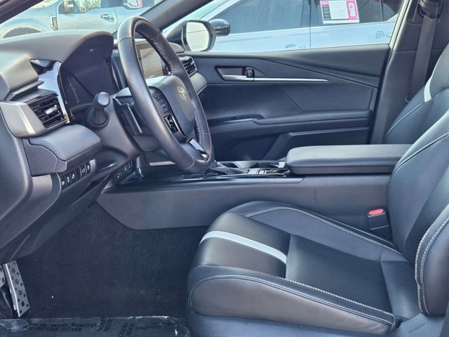 Used 2025 Toyota Camry SE w/ Convenience Package image 15
