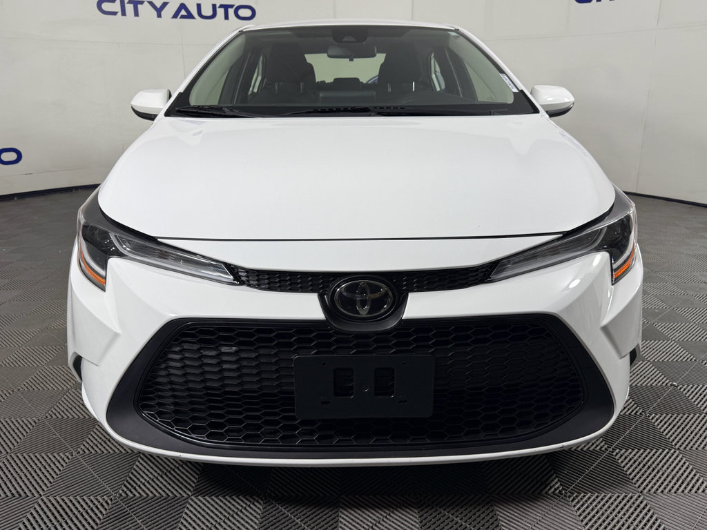 Used 2022 Toyota Corolla LE image 2