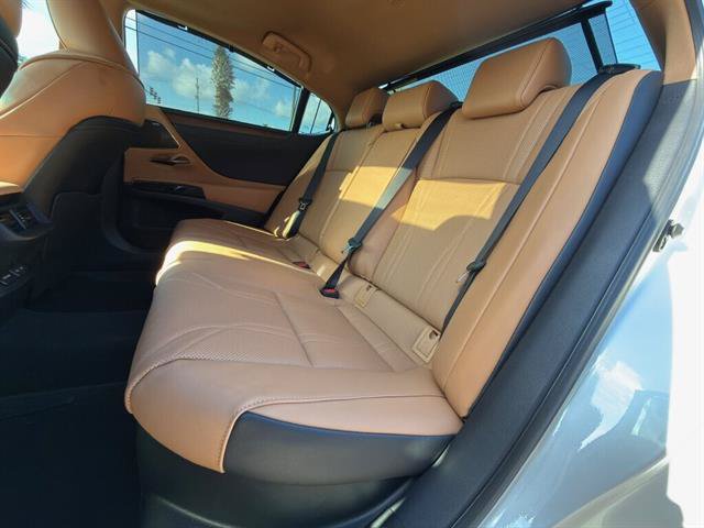 Used 2025 Lexus ES 300h Ultra Luxury w/ Accessory Package (Z1) FWD image 11