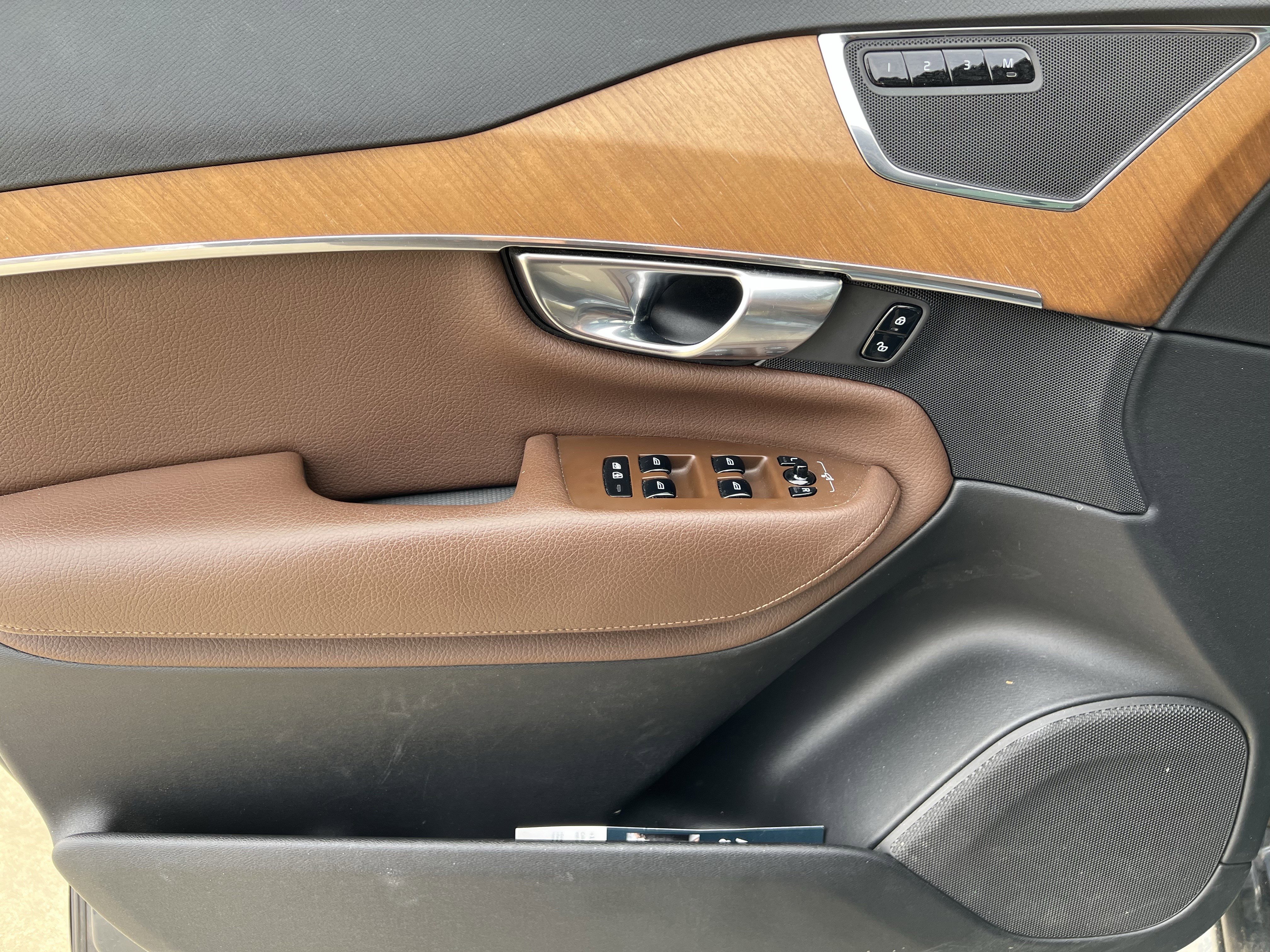 Used 2021 Volvo XC90 T6 Momentum w/ Advanced Package image 14