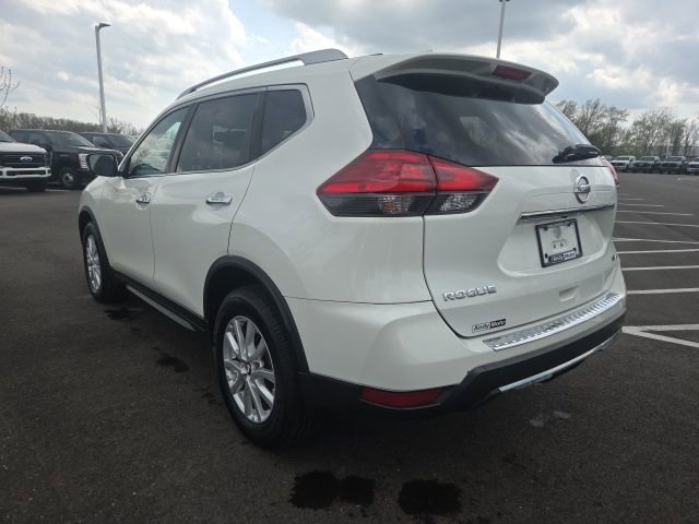 Used 2017 Nissan Rogue SV w/ SV Premium Package AWD/4WD image 14