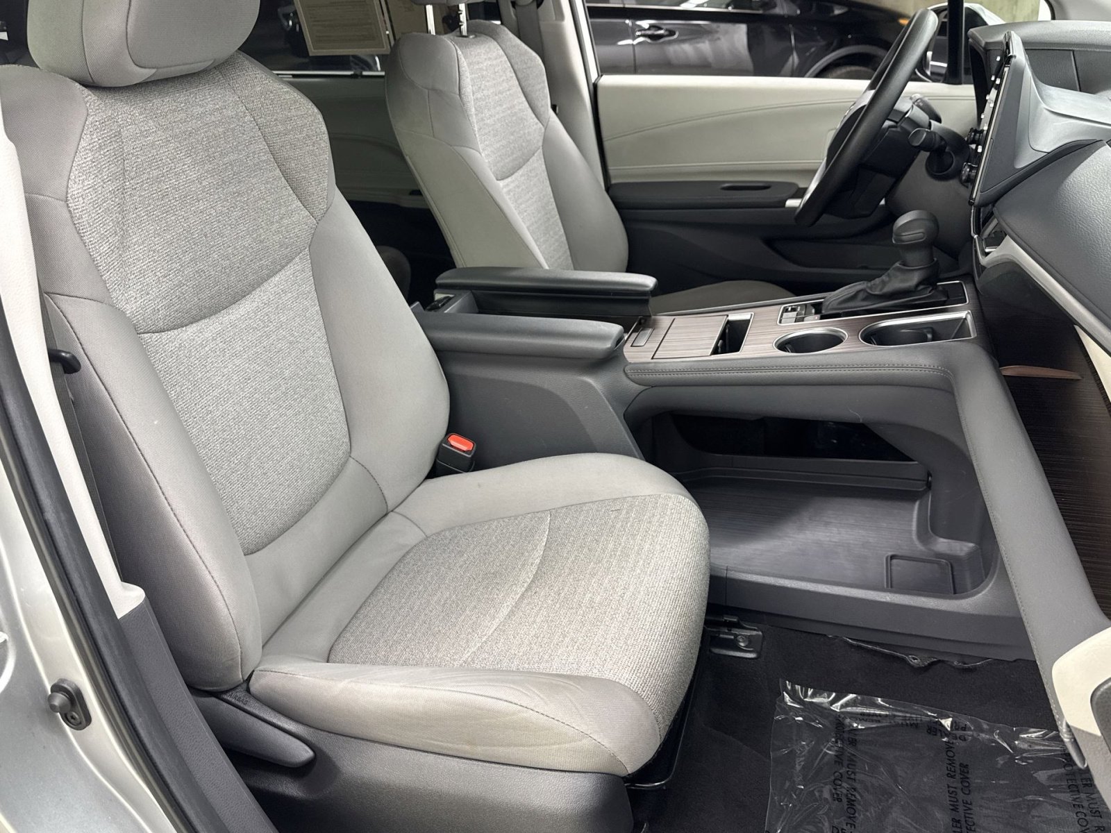 Used 2024 Toyota Sienna LE image 32