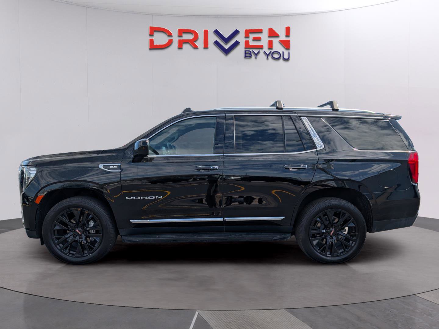 Used 2023 GMC Yukon SLT RWD image 2