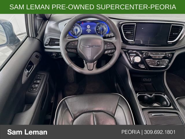 Used 2025 Chrysler Pacifica Limited image 23